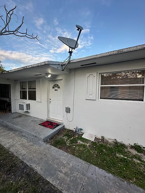 2503 NE 184th Ter