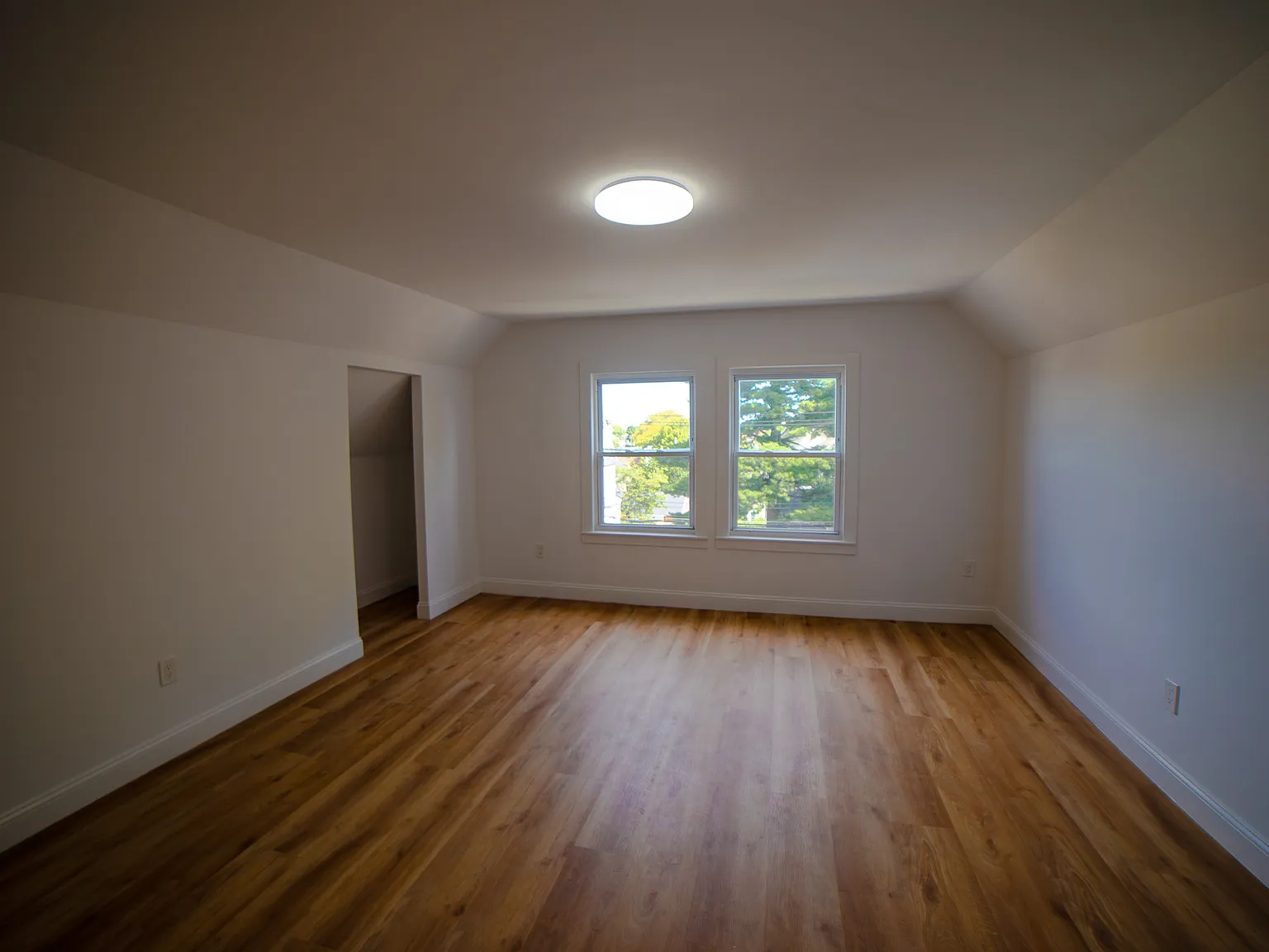3 bed, 1015 sqft, $3,600 — Photo 2