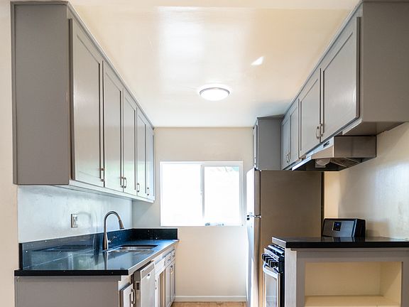 3rd image of 1954 Cheremoya Ave APT 8