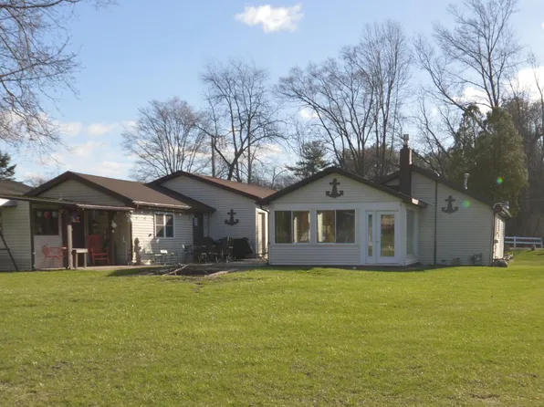 4669 Underwood Rd, Walkerton, IN 46574