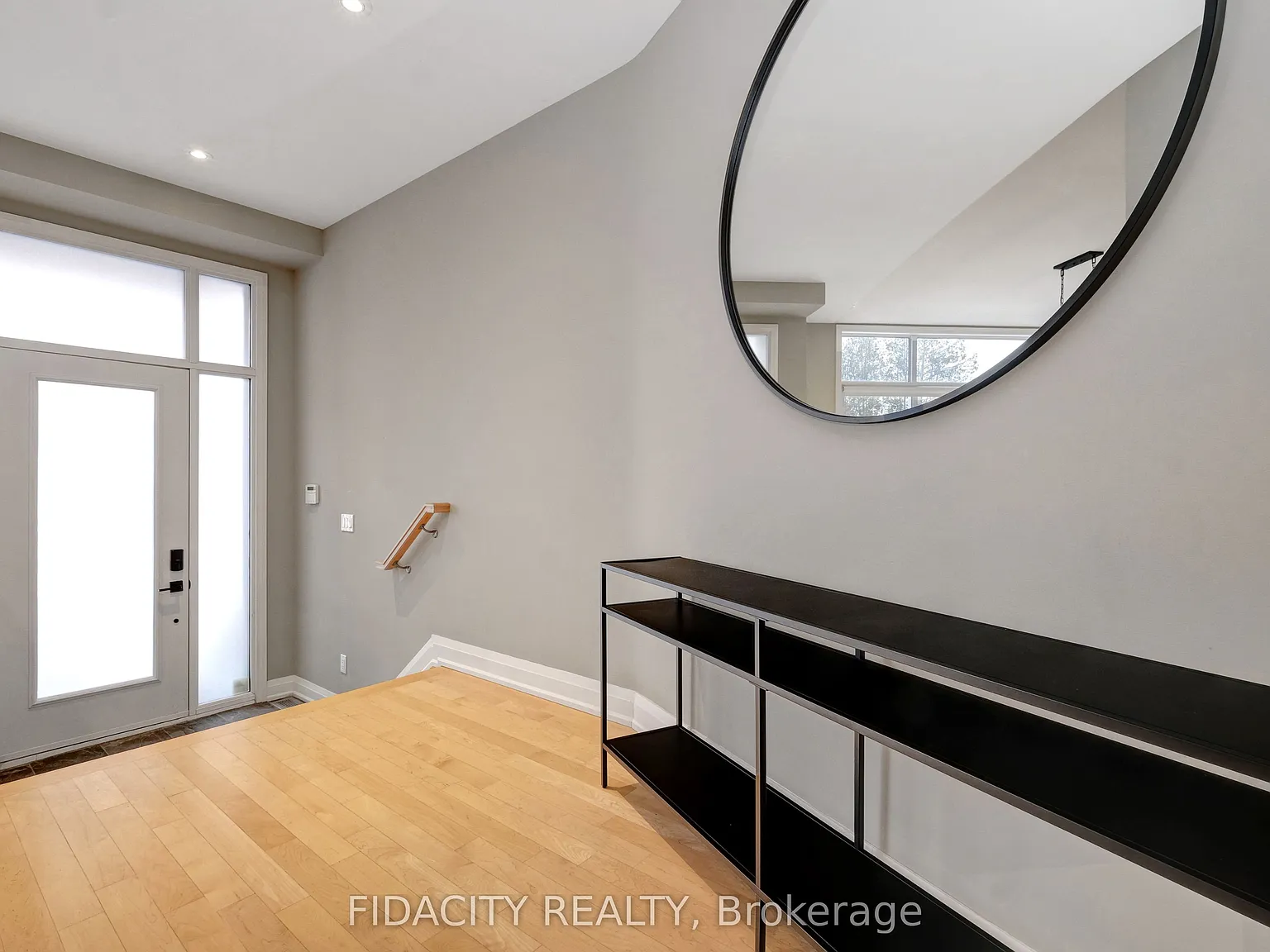 3 bed, $5,300 — Photo 2