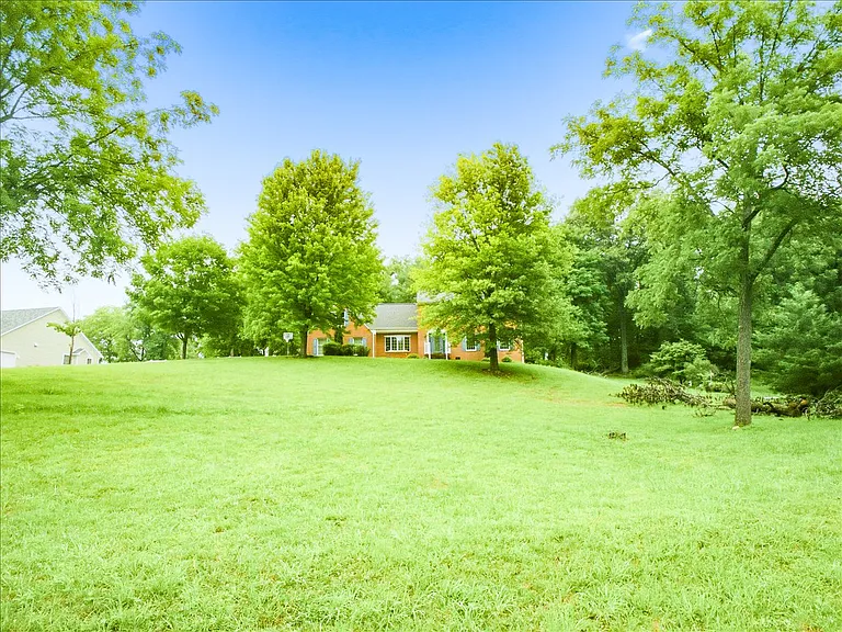 111 Launchris Dr — Photo 4