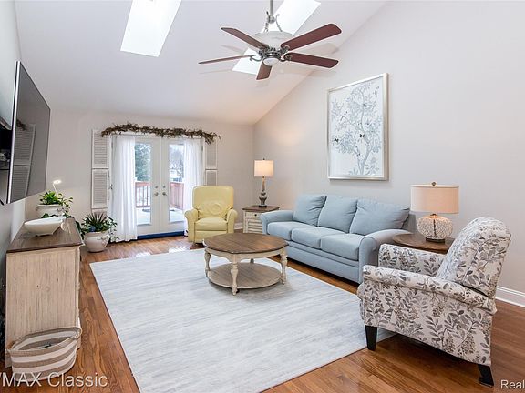 5th image of 4655 Summer Ridge Dr #17