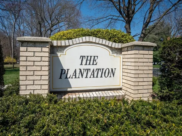 106 Plantation Dr, Agawam, MA 01001