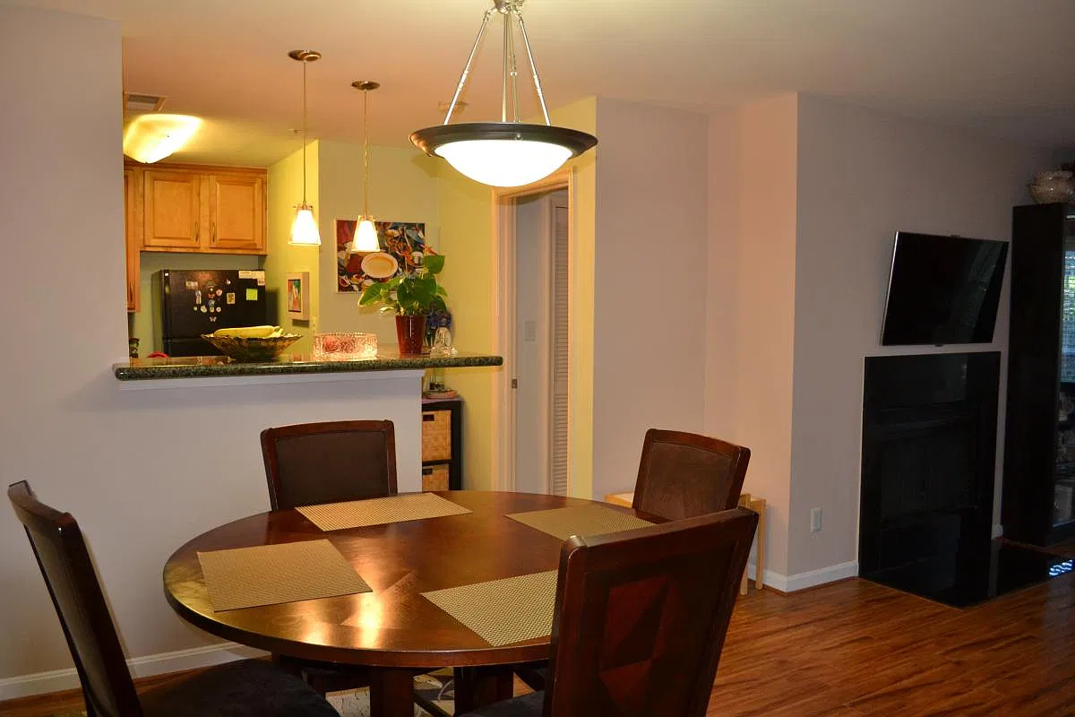 2 bed, 1088 sqft, $2,450 — Photo 2