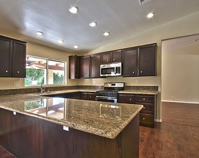 4th image of 49120 Eisenhower Dr