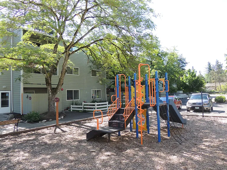 Metzger Park Apartments — Photo 9