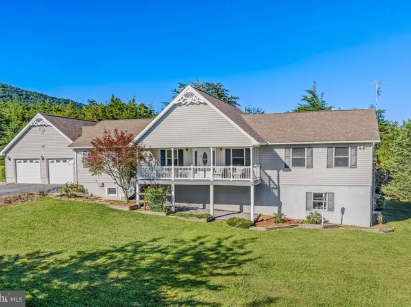 112 Monument Dr, Paw Paw, WV 25434