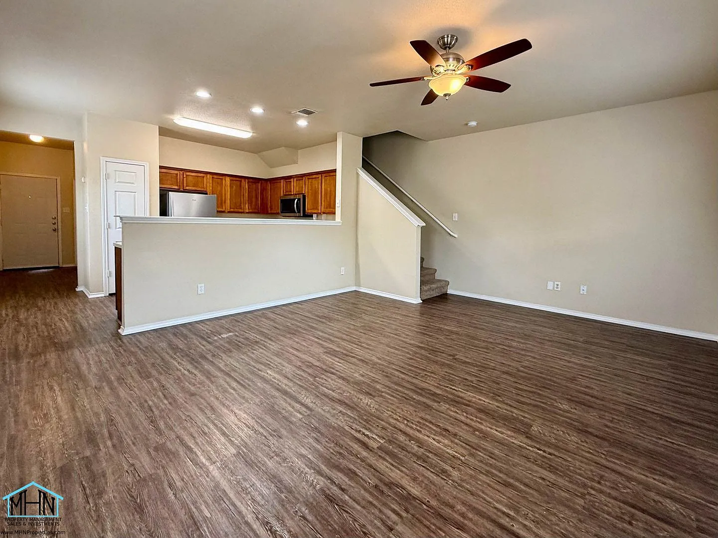 Beautiful Two Story Duplex Near Randolph AFB and FT SAM Houston! — Photo 2