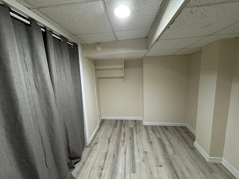 Room 1 with closet