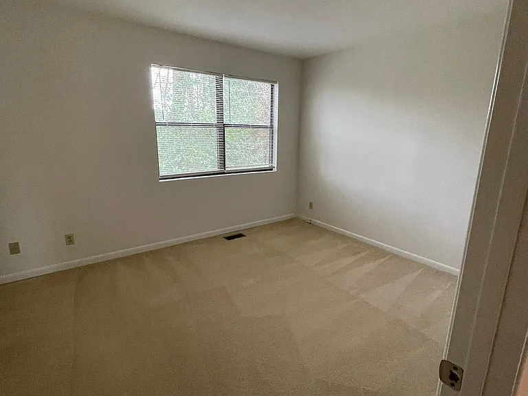 128 Beechwood Dr — Photo 13