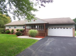 7 Schlesinger Ln, Jersey Shore, PA 17740