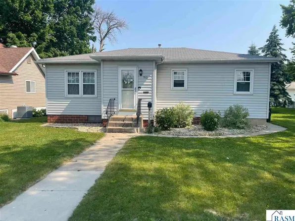 913 Weston Ave N, Saint James, MN 56081