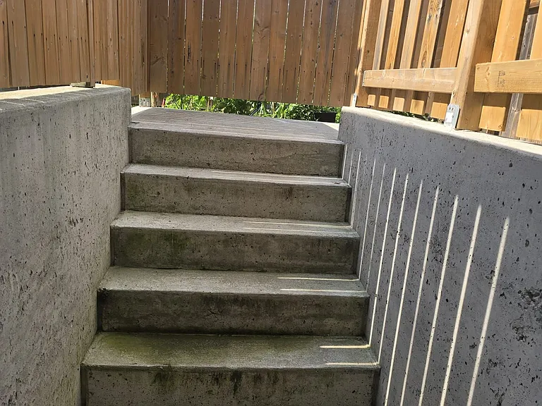 208 English Ln — Photo 2