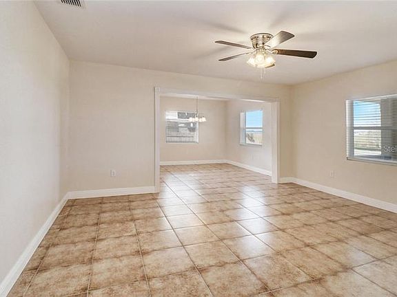 4th image of 1108 Lakeshore Dr