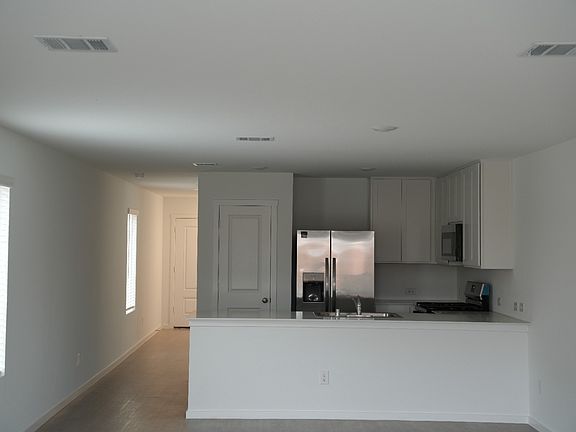5th image of 909 Pastern St