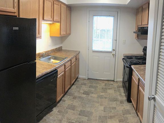 2nd image of 910 Thousand Oaks Dr