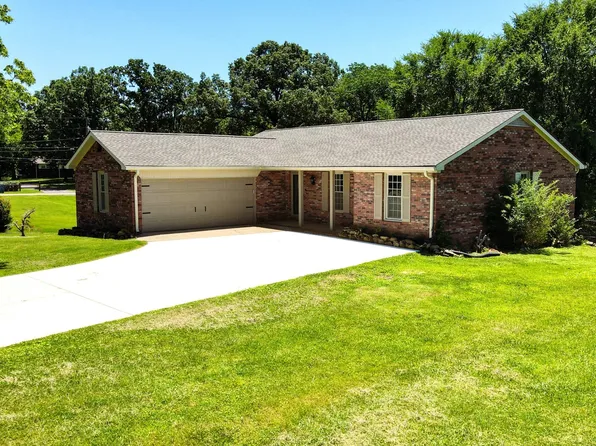134 Park St, Camden, TN 38320