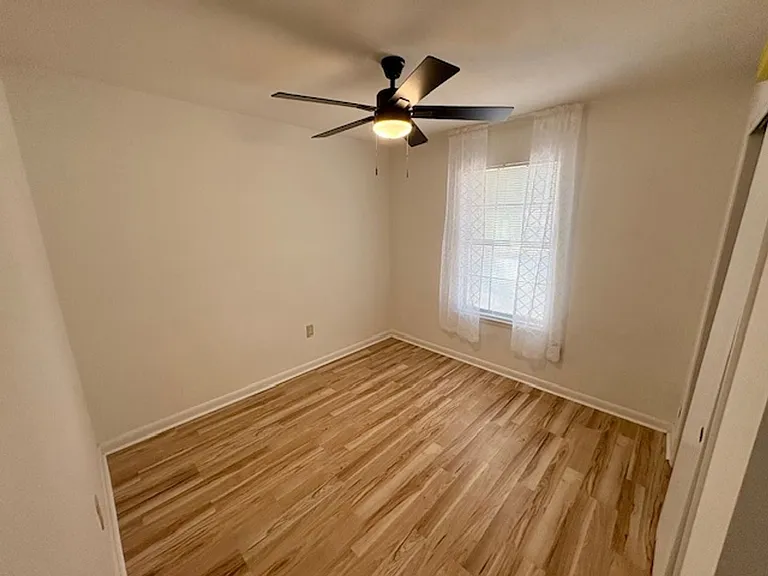 511 Maple Ave — Photo 14