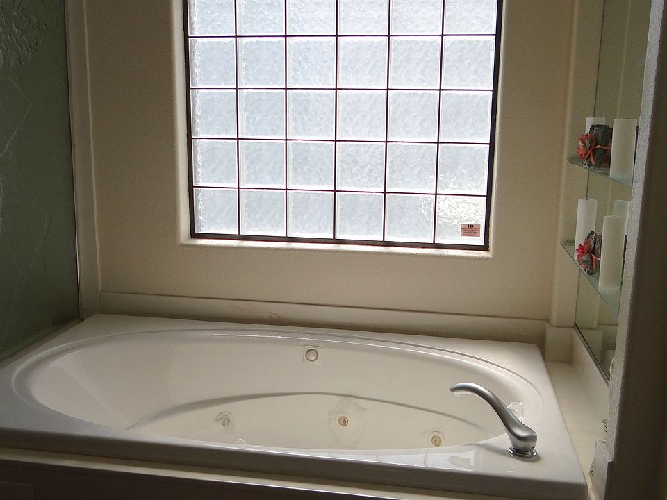 Tub in Master Bath