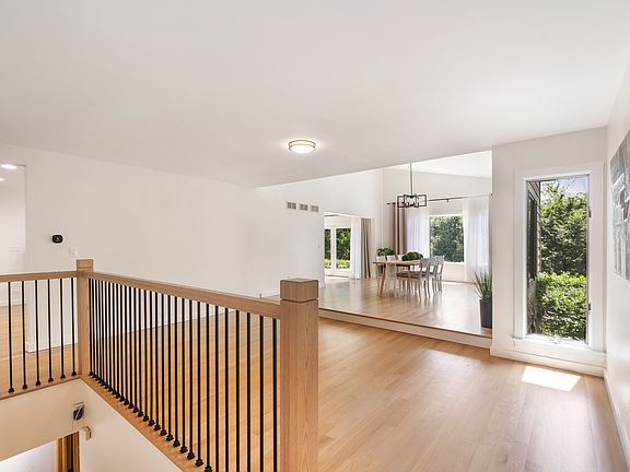 3rd image of 3N010 Lakeview Ct