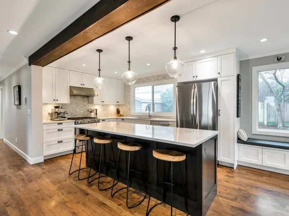 2434 127th St, Surrey, BC V4A 8H4