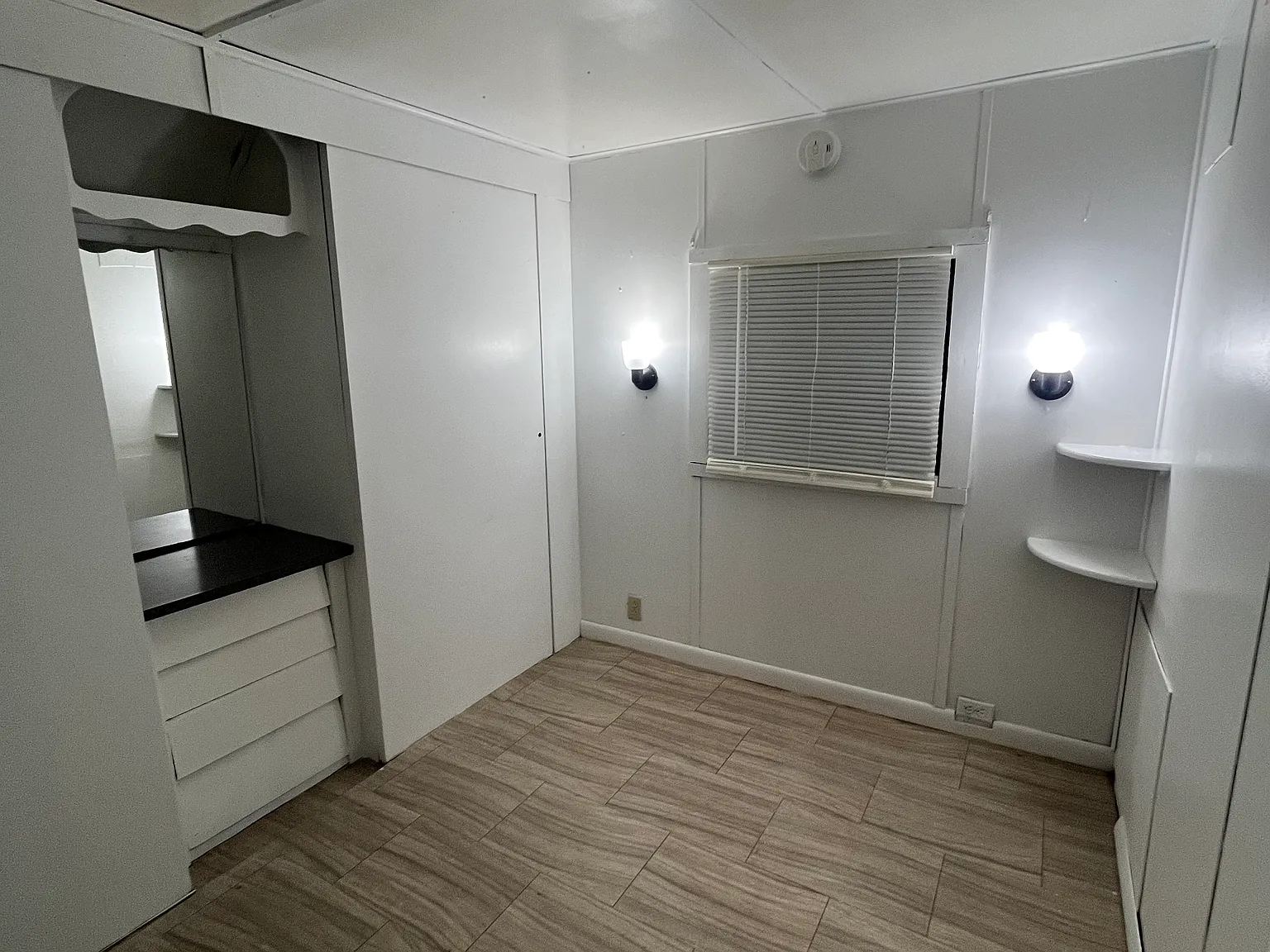 207 Moore Ave — Photo 2