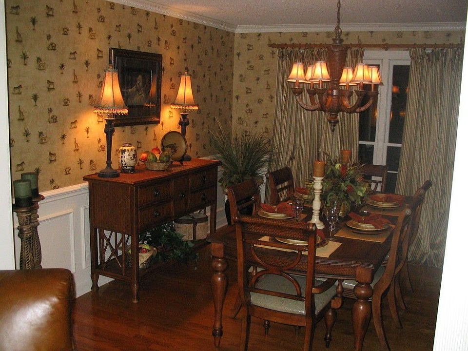 2nd image of 202 Folkstone Way