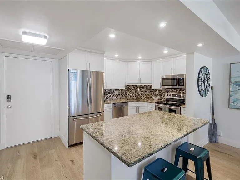 5 Bluebill Ave #208 — Photo 7