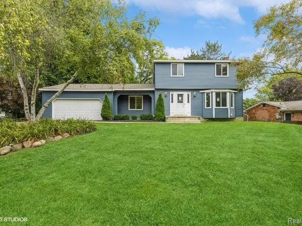 6556 Amy Dr, Clarkston, MI 48348