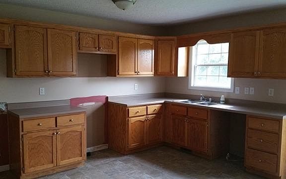 3rd image of 135 Tanner Cir