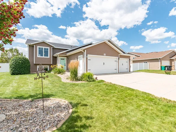 3012 Dortmund Dr, Bismarck, ND 58504