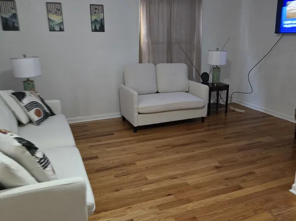 608 1/2 Seymour Ave, Lansing, MI 48933