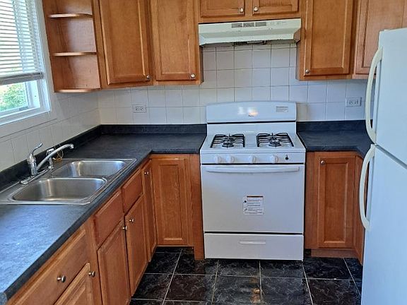 4th image of 17701 Arlington Dr