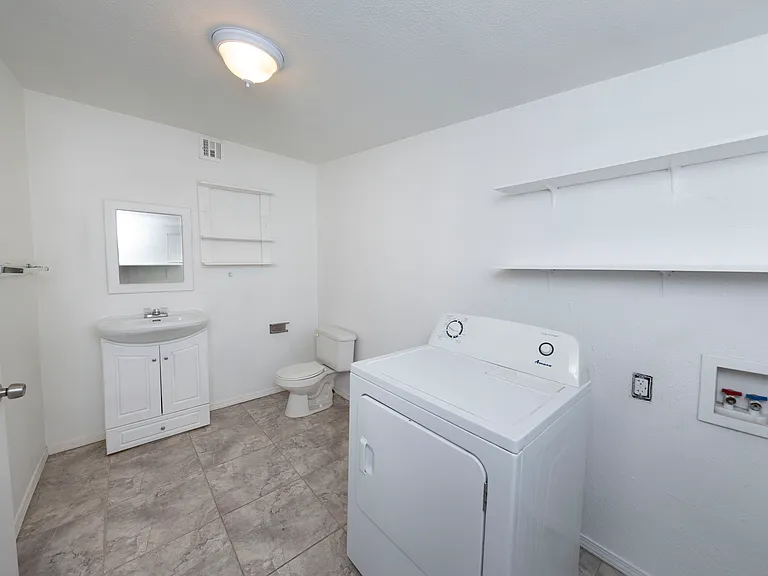 1333 E Orange St — Photo 12