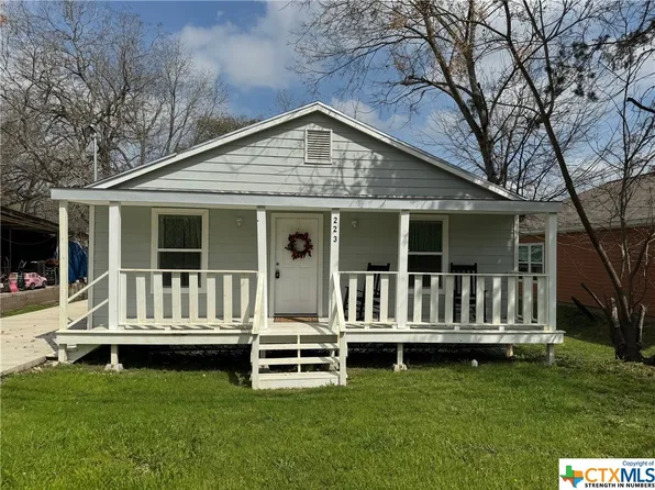 223 Goliad St, Luling, TX 78648