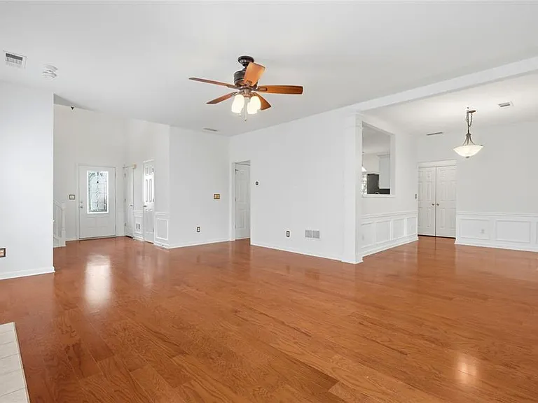 513 Stepney Ct SE — Photo 10