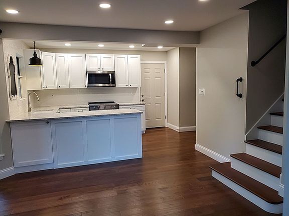 3rd image of 4691 Shireton Ct