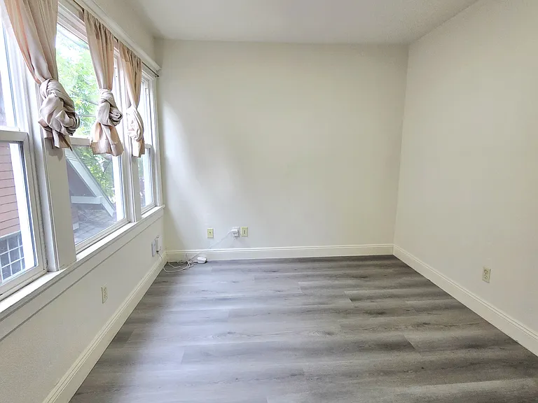 524 Oakland Ave — Photo 17