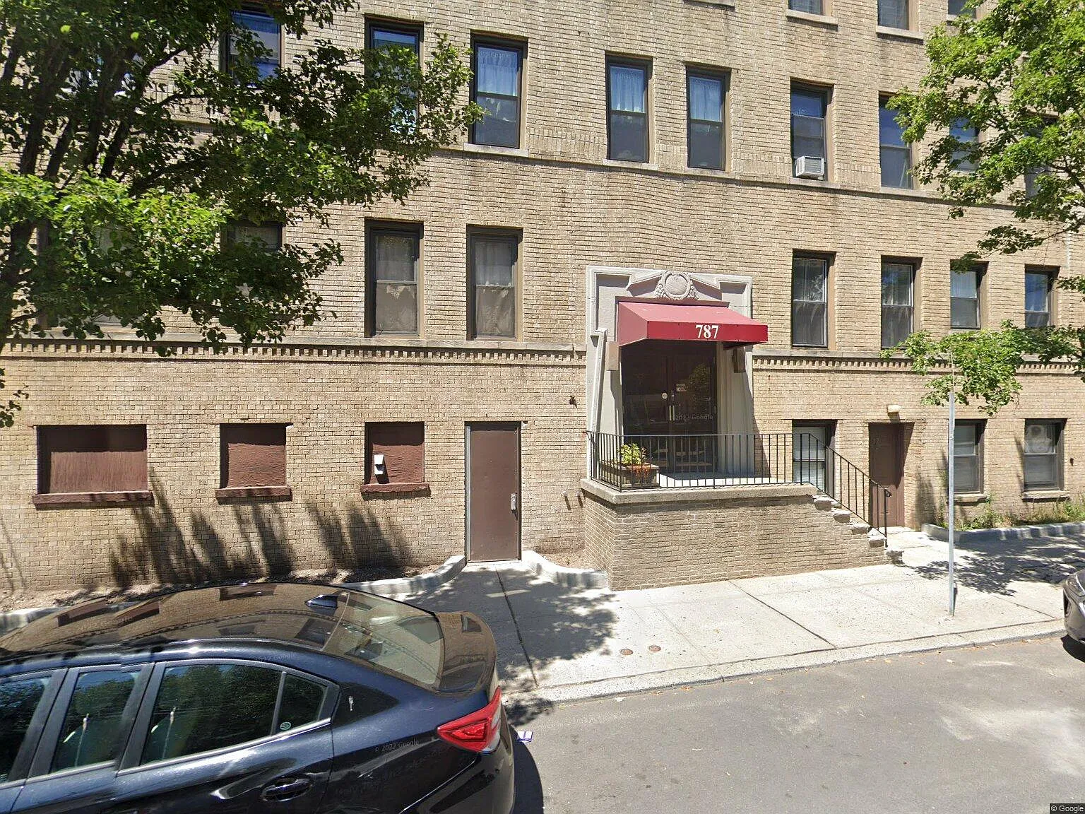 787 Summit Ave — Photo 1