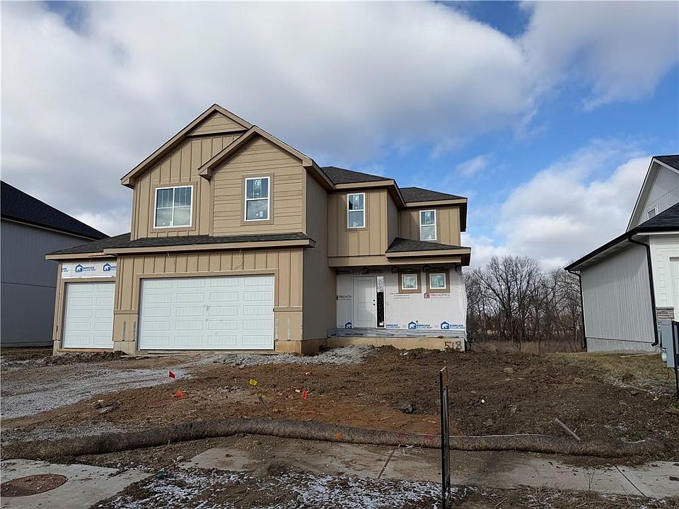 2nd image of 518 SW Valley Dr