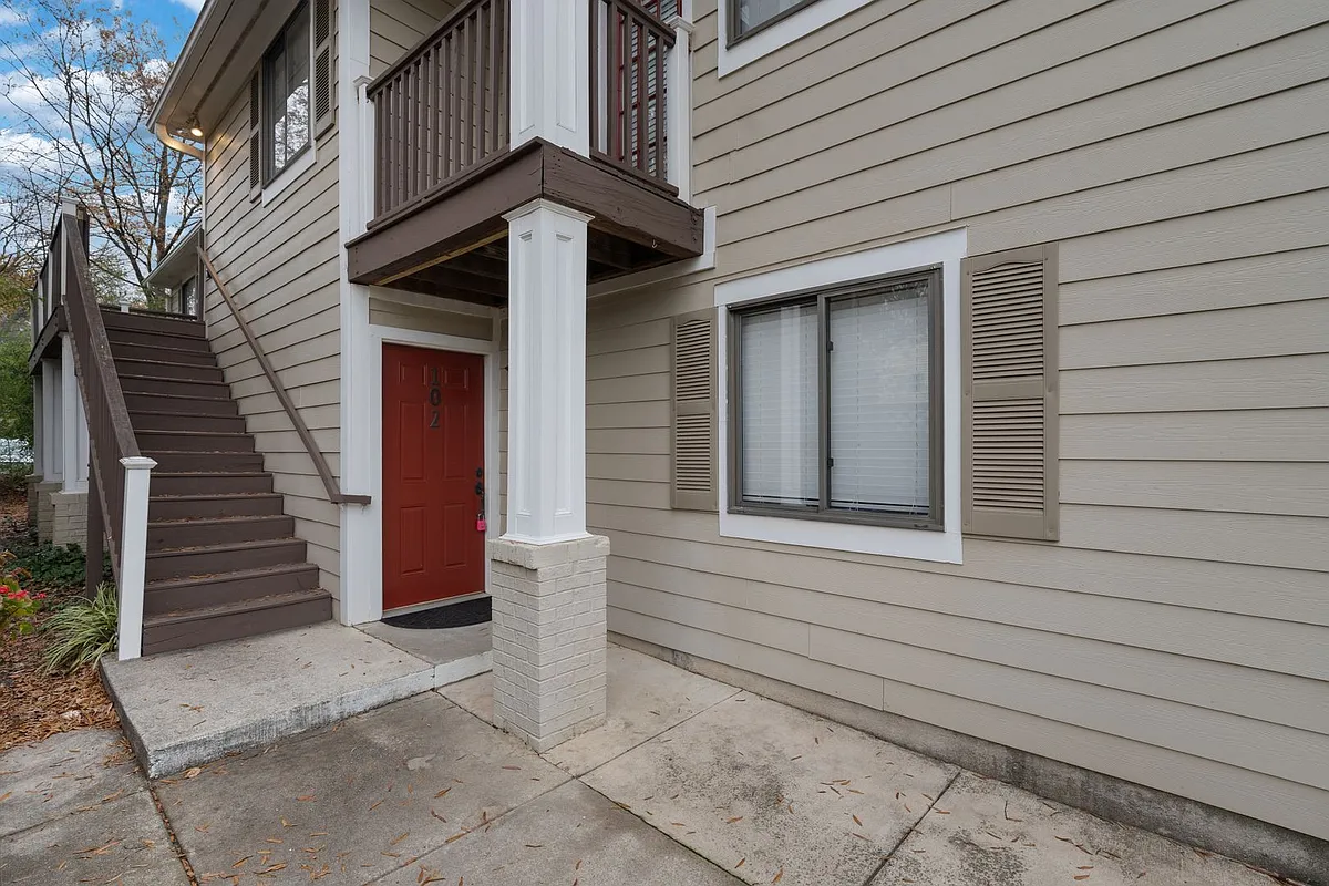 Building Photo - 2208 Stafford Ave #102