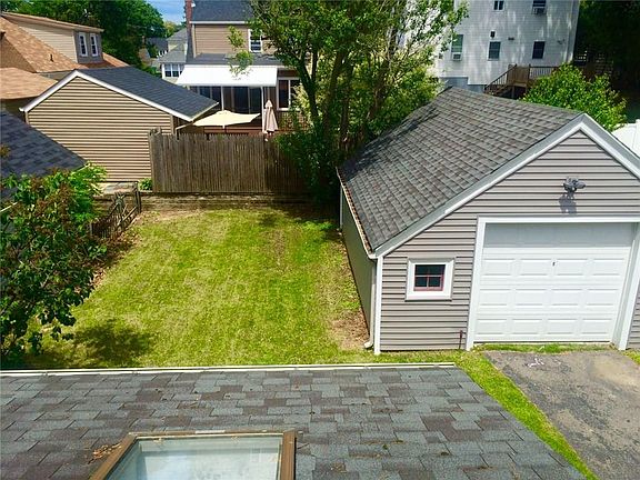 4th image of 109 Mason Ave