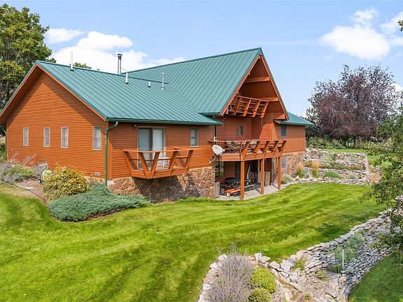 3rd image of 633 Groff Ln