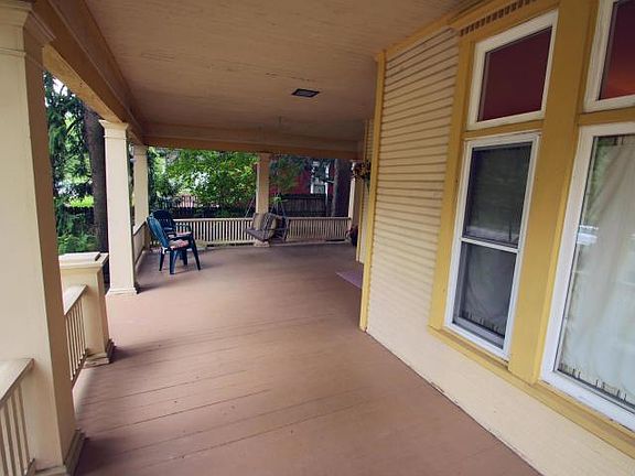 4th image of 38 Montrose Ave