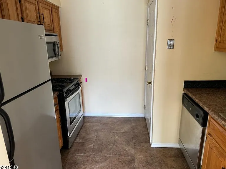705 Bryant Dr — Photo 6