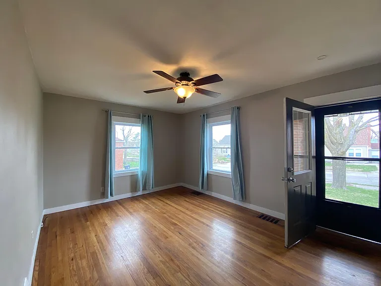 3817 B Ave NE — Photo 3