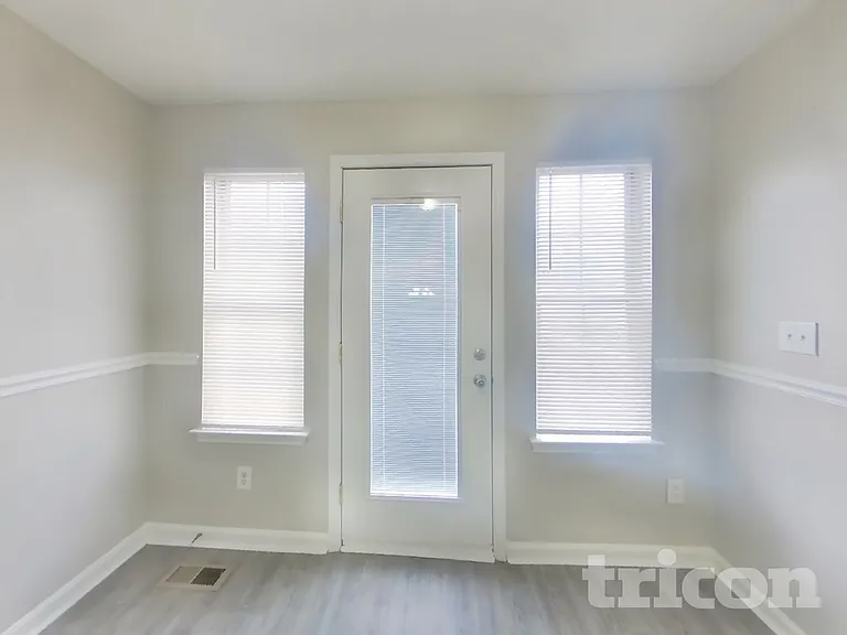 4074 Five Oaks Ct — Photo 5