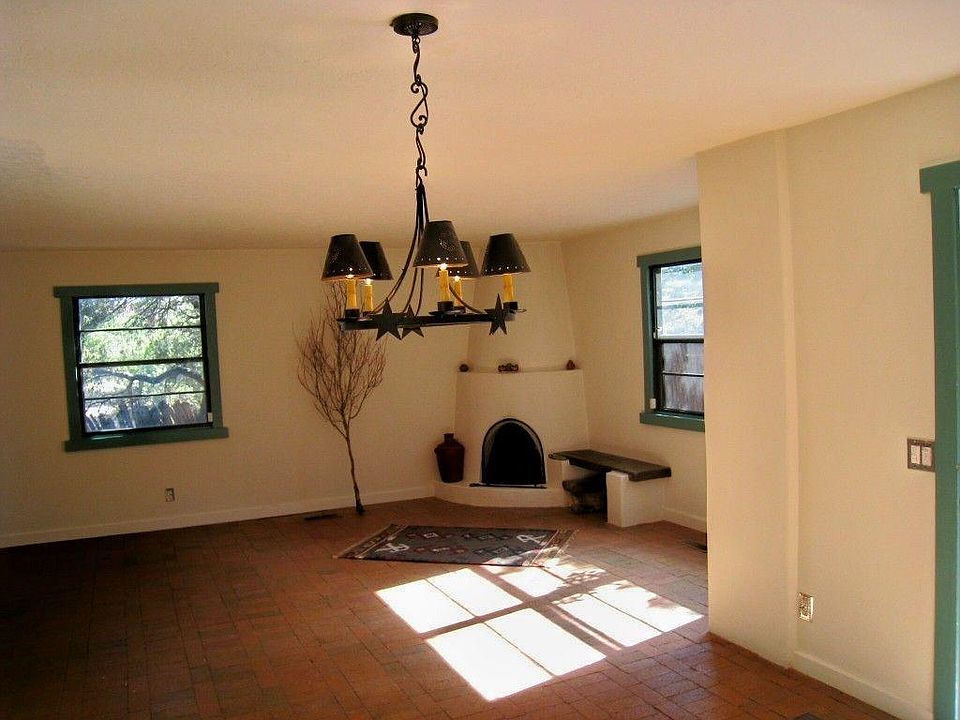 2nd image of 266 Calle Loma Norte