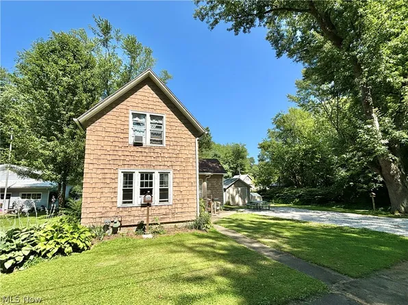 548 Lakeview Ave, Conneaut, OH 44030